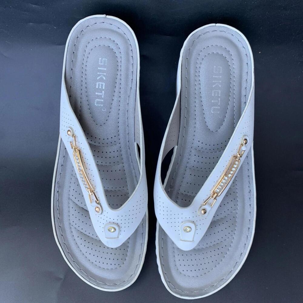 Siketu White Wedge Thing Sandals Womens Sz 39 Or 9